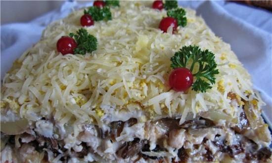 Salad gà hun khói với mận và nấm