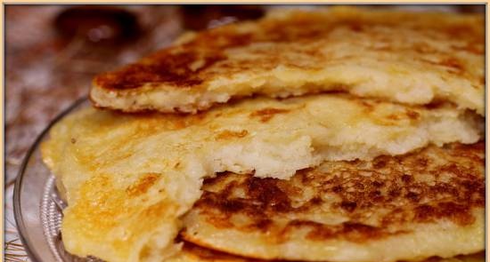 Bánh Tortillas với phô mai feta, rau thơm, ớt chuông và tỏi (nướng Midea)