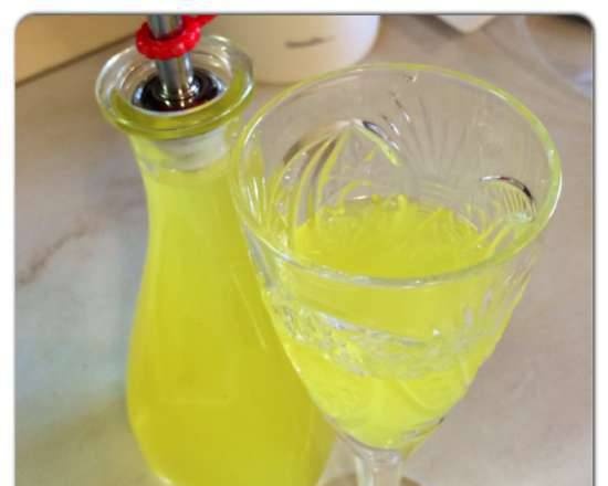 Rượu mùi Limoncello, hoặc mezim Ý