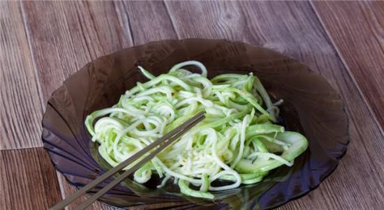 Salad lecho giả (với bí ngòi)