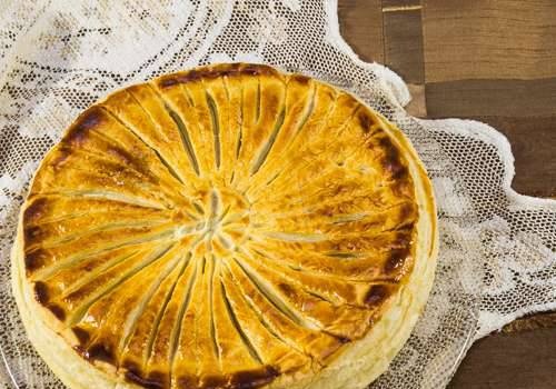 Skābu kāpostu pīrāgs ar sēnēm - Sauerkraut-Tarte mit Pilzen