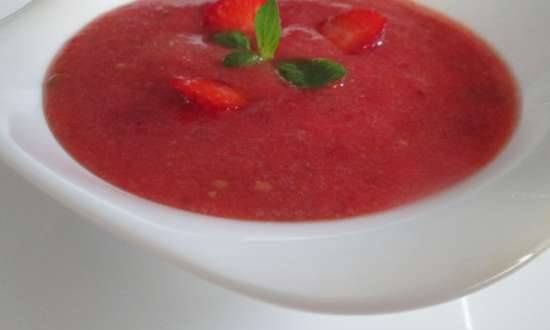 Tomātu un zemeņu gazpacho