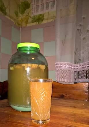 Kvass Derevensky (uz garas mīklas-pribelka)