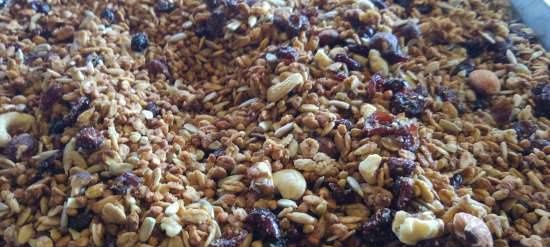 Granola ar zaļajiem griķiem