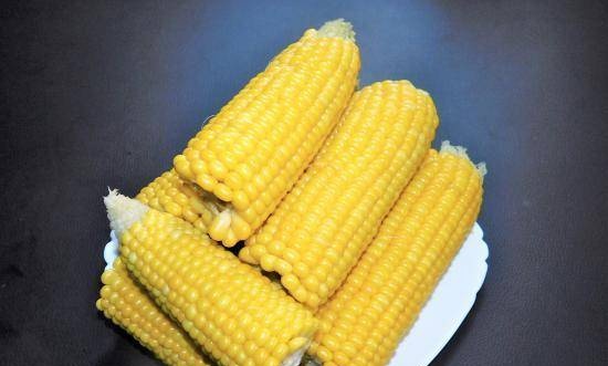 Jagung, dikukus dalam multicooker Panasonic