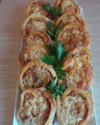 Mini pizzas Snails (Hack - Pizza - Schnecken)