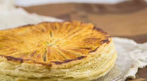 Skābu kāpostu pīrāgs ar sēnēm - Sauerkraut-Tarte mit Pilzen