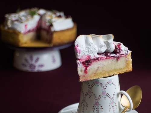 Johannisbeer - Kaesekuchen mit Merengue (Siera kūka ar sarkanajām jāņogām un bezē)