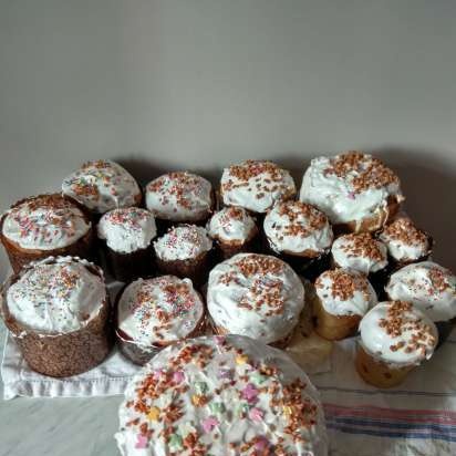 Kulich ar Myasoedovskaya krāsnī (meistarklase)