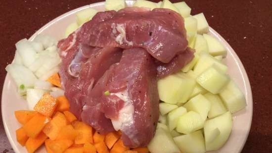 Rauga strūdele ar cūkgaļu un skābētiem kāpostiem Stebā (Strudli aus Hefeteig mit Schweinefleisch und Sauerkraut)