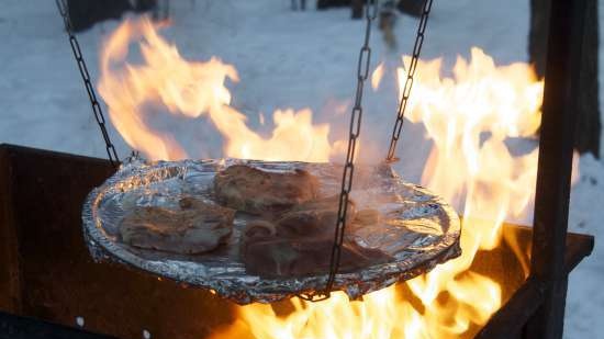 Sāra gaļa uz šūpolēm (Saarlaendischer Schwenkbraten)