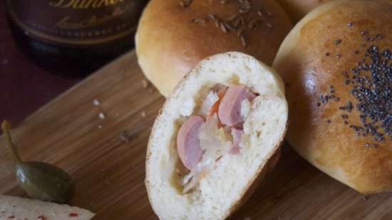 Alus ballītes Ueberraschung pārsteigums: Broetchen mit Sauerkraut und Wuerstchen