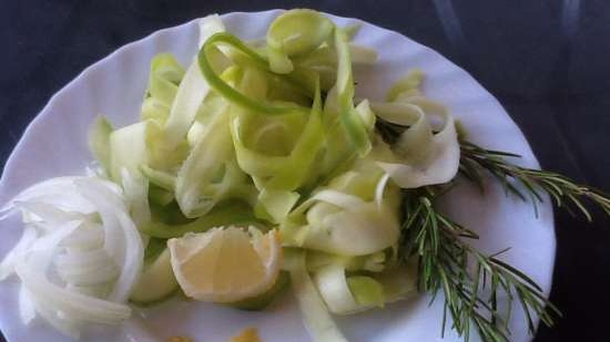 Fettuccine với bí ngòi, chanh và pho mát pecorino (Fettuccine con zucchine al limone e pecorino)