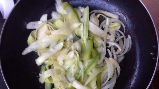 Fettuccine với bí ngòi, chanh và pho mát pecorino (Fettuccine con zucchine al limone e pecorino)