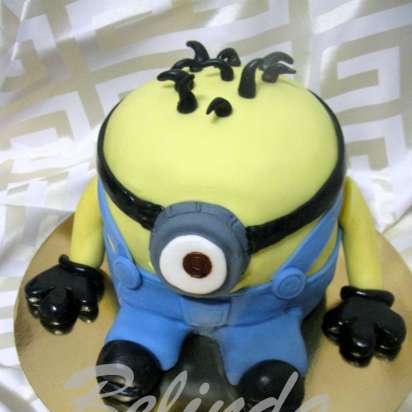 Despicable Me Cakes