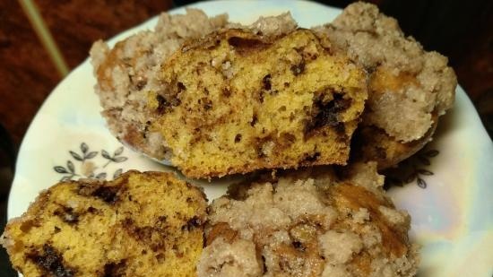 Gresskar muffins med hasselnøtt streusel