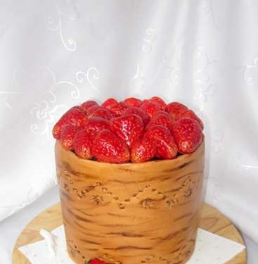 Strawberry Poppy Kiss Cake