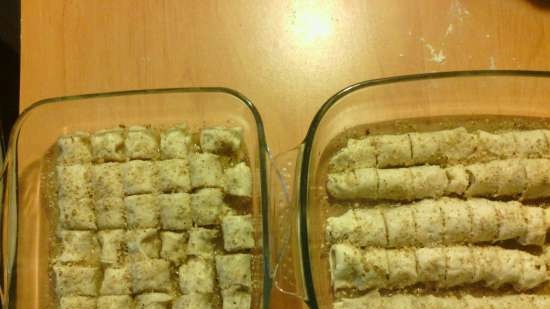 Kjevler a la baklava fra ferdig smørdeig (ved hjelp av en deigvalsemaskin)