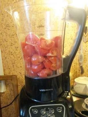 שקשוקה (הגרסה שלי) בהשתתפות VES SK-A24 multicooker-blender