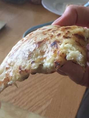 Deig til tortillas, pizza, khachapuri på 5 minutter om dagen