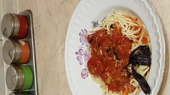 Spageti ar ceptiem tomātiem (liesa)