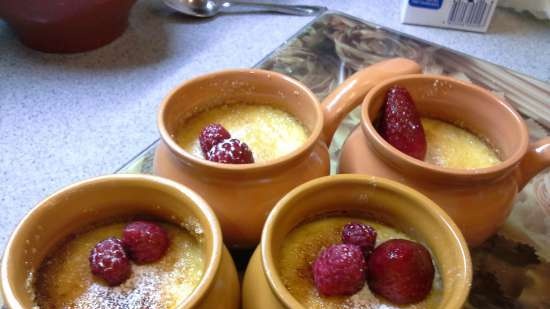 Krēmīgs deserts ar karameļu garoziņu Creme brulee