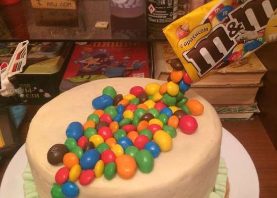 Kake med M&M og Kit Kat sjokolade (dekorasjonsverksted)