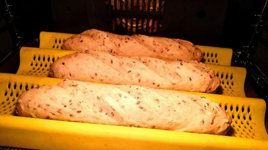 Baguette-loaf Multigrain, brygget med surdeigsodling 50% fuktighet