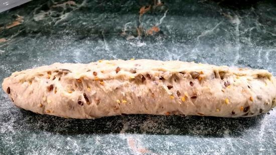 Baguette-loaf Multigrain, brygget med surdeigsodling 50% fuktighet