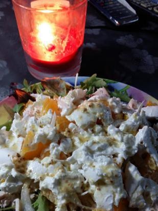 Kyllingsalat med appelsin og krydret dressing