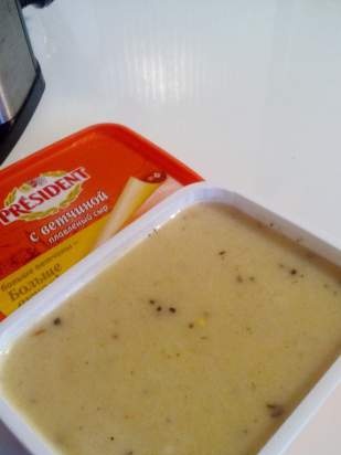 Low-fat melted curd cheese (in the microwave)