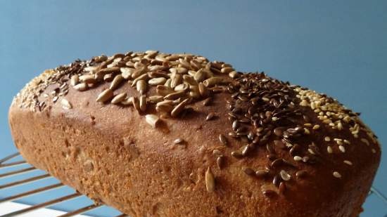 Dessert whole grain bread with honey and seeds