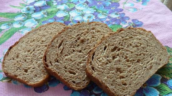 Dessert whole grain bread with honey and seeds