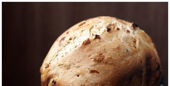 Wheat onion bread with figs, raisins and nuts