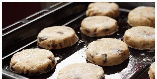 Scones med rugmel, rosiner og ingefær