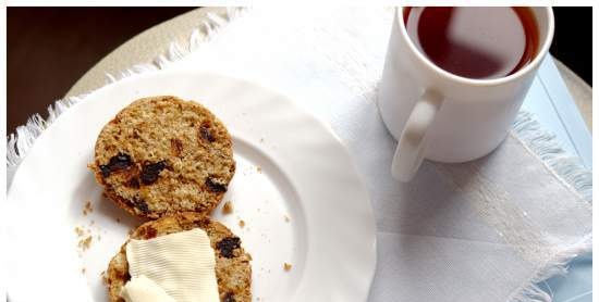 Scones med rugmel, rosiner og ingefær