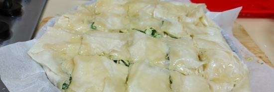 פאי יווני Spanakopita עם נגיעה רוסית (+ וידאו)