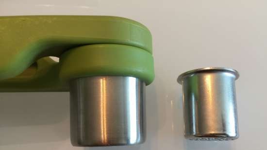 Presses and choppers for garlic, garlic press and garlic cutters