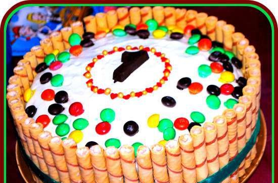 Cake with M & M's and Kit Kat chocolate (decoration workshop)