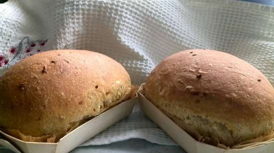 Itāļu mīklas maize ar sīpoliem, tomātiem un papriku krāsnī