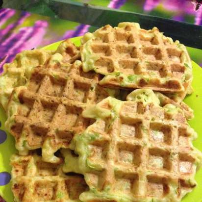 Bánh quế Zucchini trong bánh quế GF-020 Waffle Pro