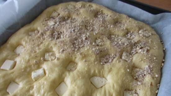 Kuchen with almond crumbs