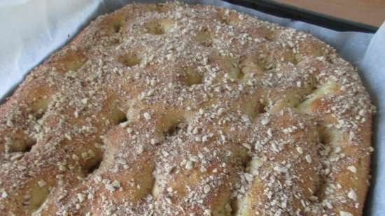 Kuchen with almond crumbs