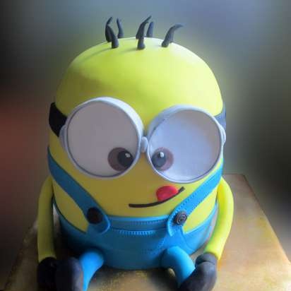 Despicable Me Cakes