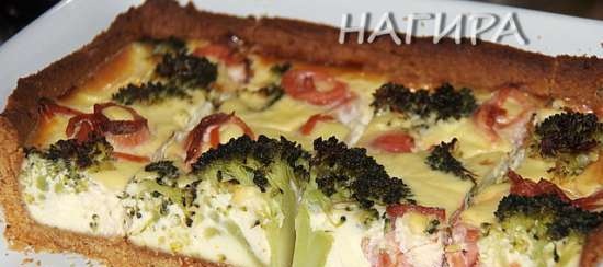 Pie with salmon, broccoli and cottage cheese