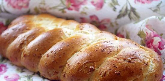 Mika Šemo Challah ar medu un mandelēm