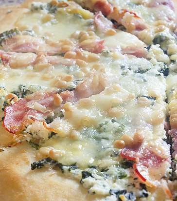 Pizza with ricotta, spinach and pine nuts