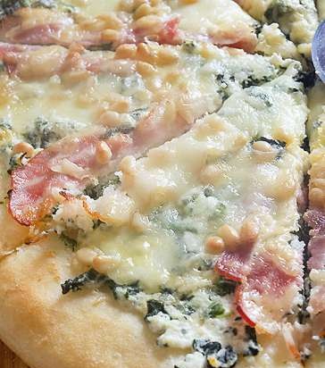 Pizza with ricotta, spinach and pine nuts