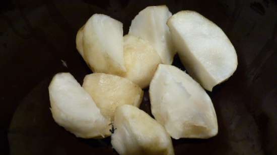 Jerusalem artichoke and chestnuts baked in a pot with sour cream