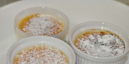 Krēmīgs deserts ar karameļu garoziņu Creme brulee